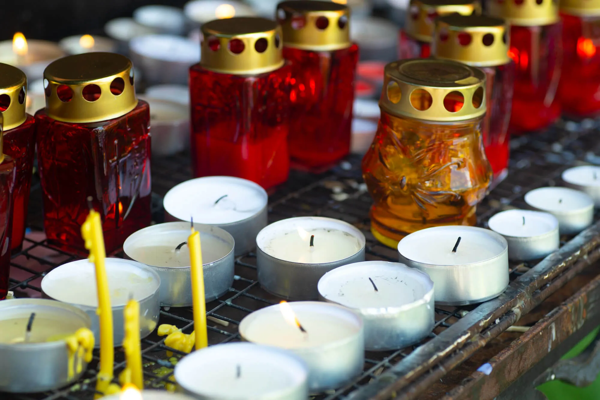 Wholesaler of candle inserts